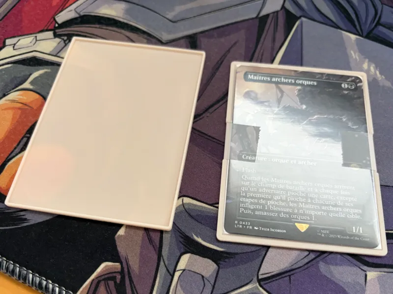 Boite de protection pour carte à collection