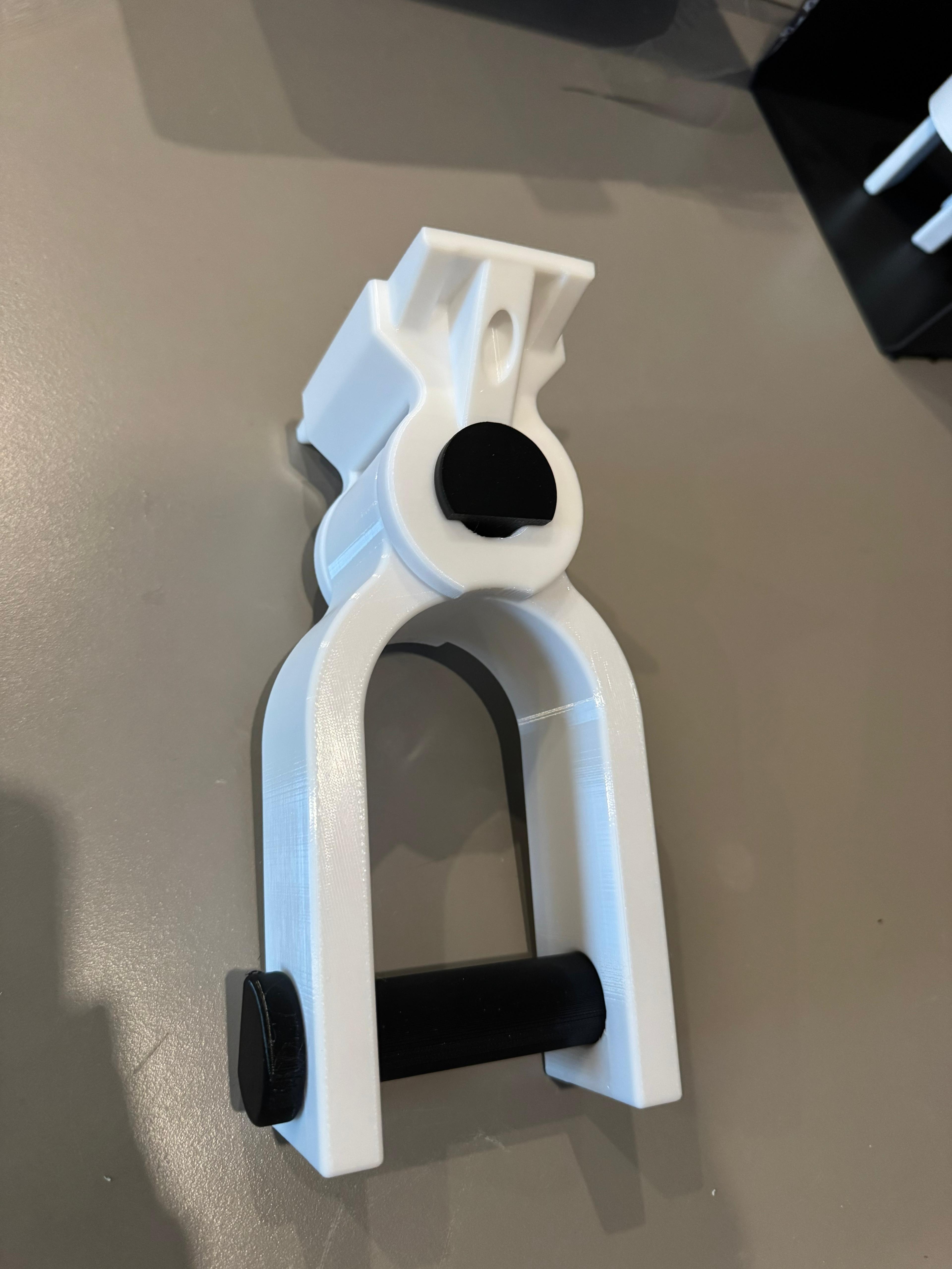 Miniatura 4 do modelo 3D Pivoting Bike Wall Mount