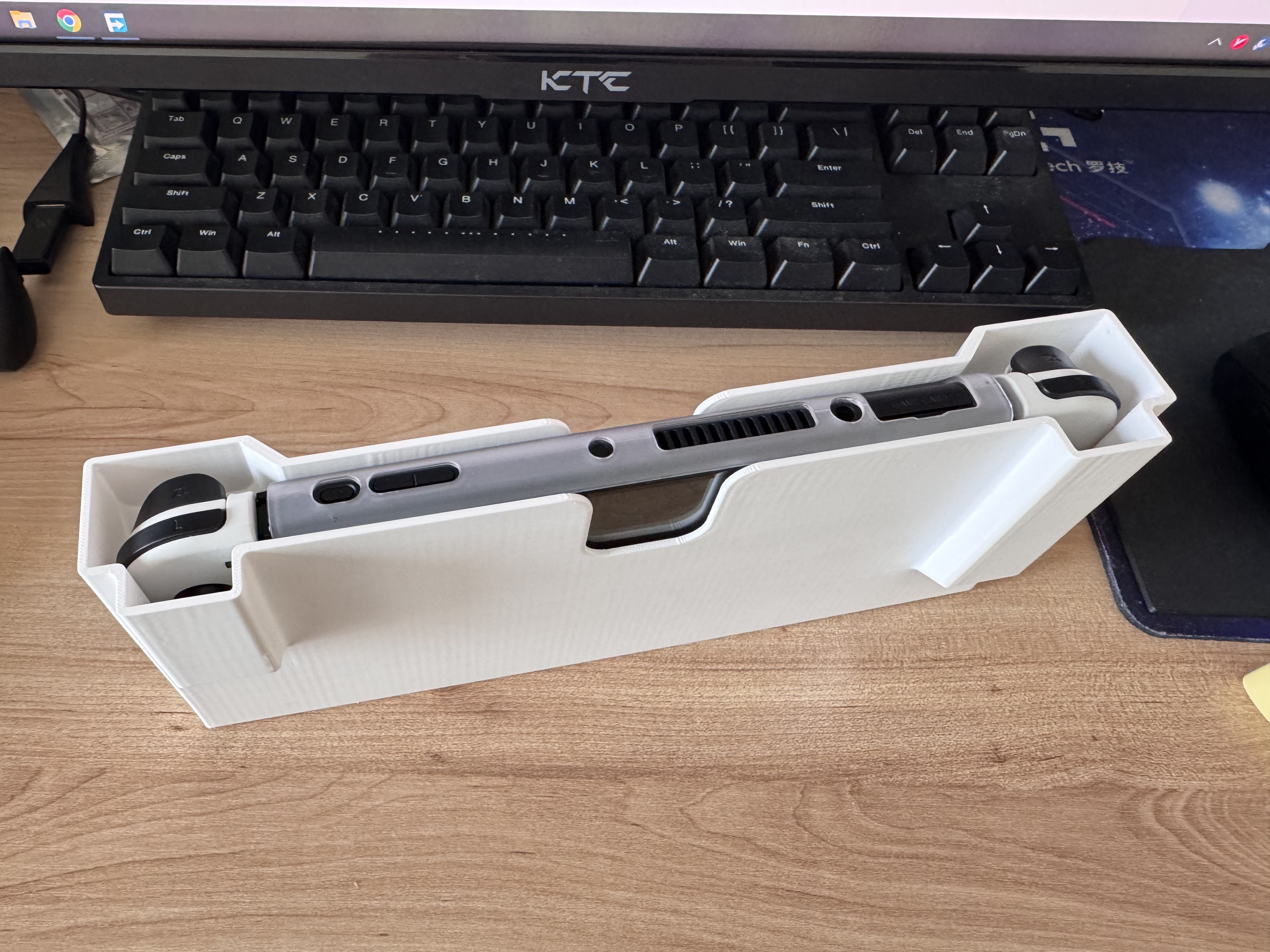 Miniatura 1 do modelo 3D Switch OLED超薄收纳保护壳 防止摇杆刮蹭 包内可直接提出设计+底部开孔方便充电