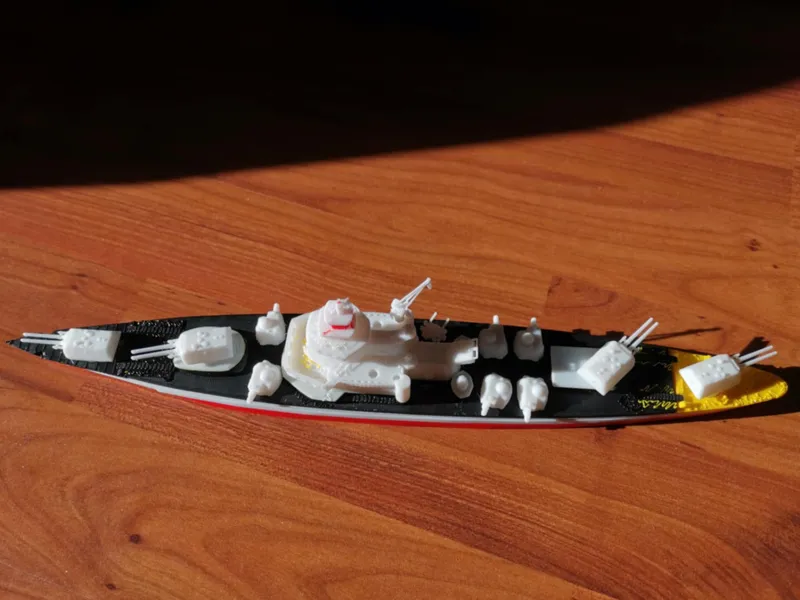 Battleship with moving canons