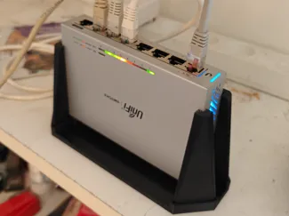 Ubiquiti Unifi US 8 simple stand