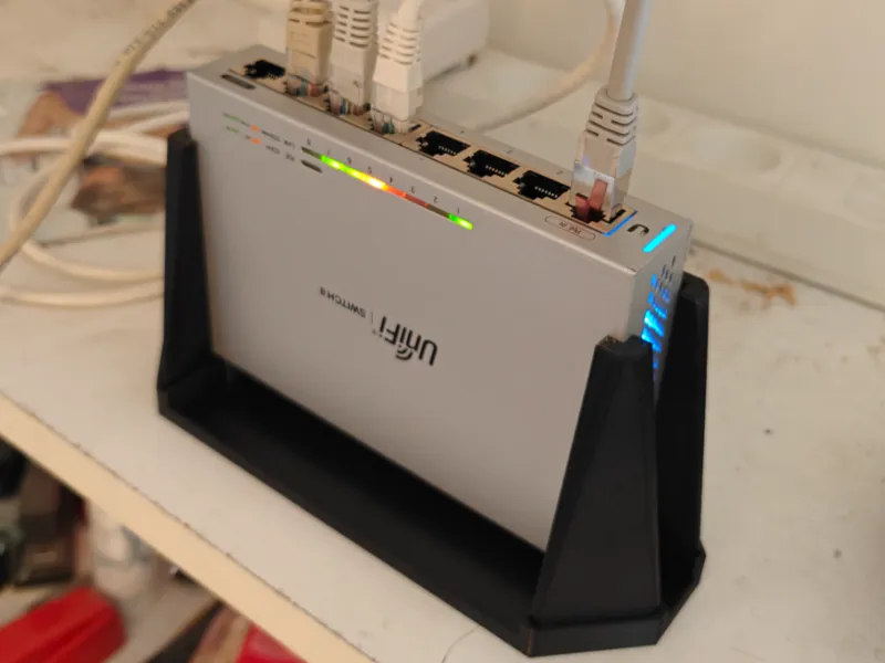 Ubiquiti Unifi US 8 simple stand