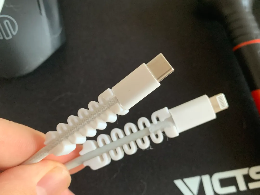 Passe-câble pour lignes de charge
