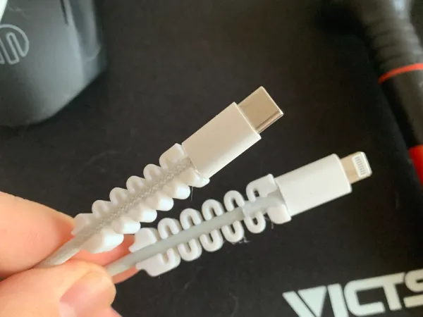 Passe-câble pour lignes de charge