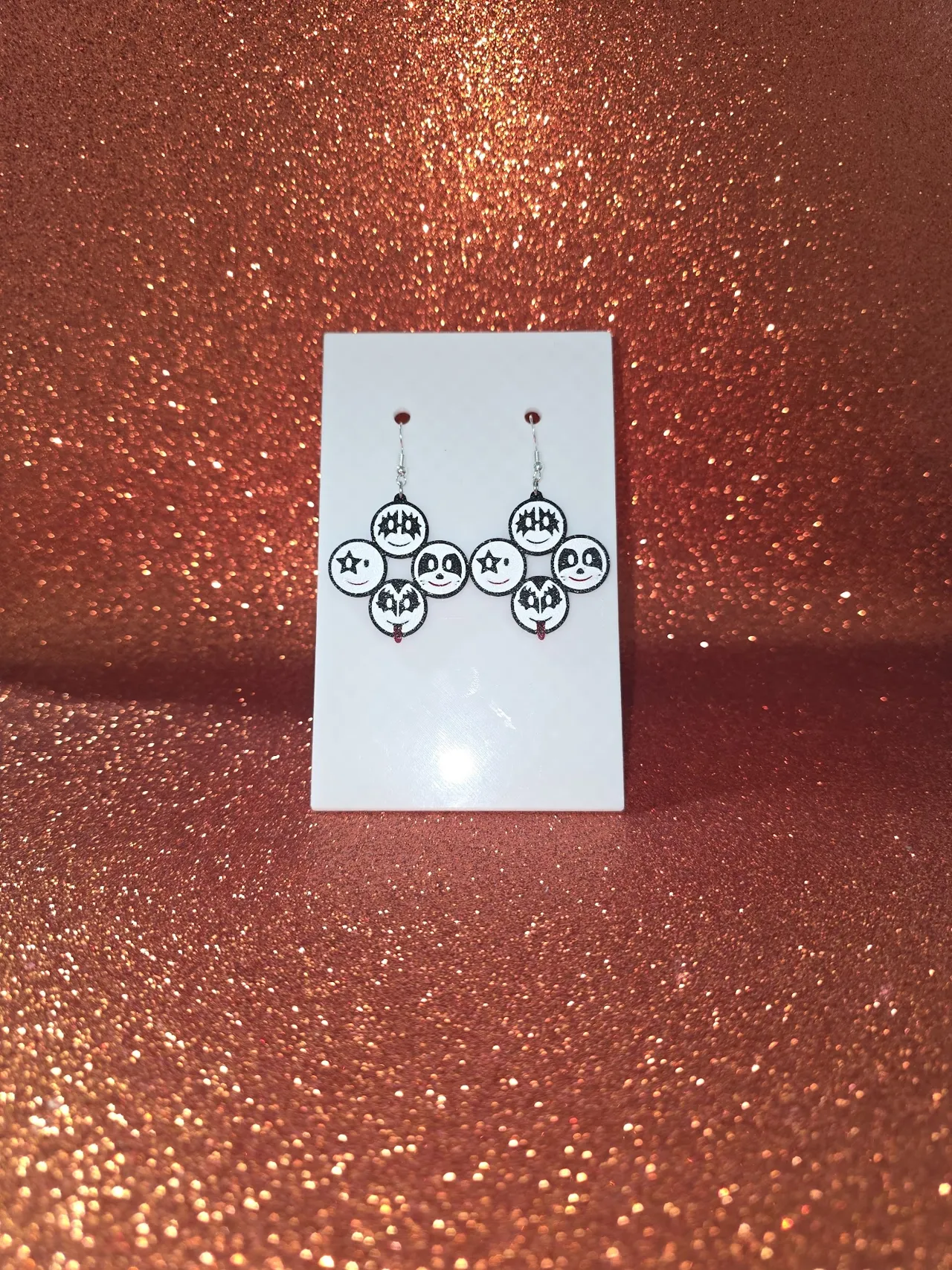 The Kiss earrings view 2