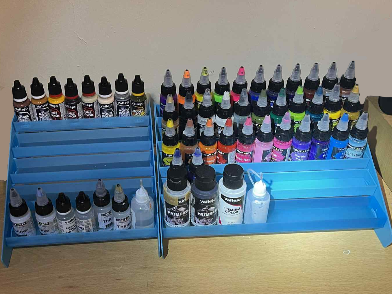 Air Brush paint holder tray design