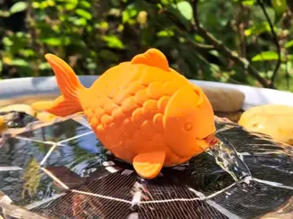 Goldfisch Solarspringbrunnen Figur