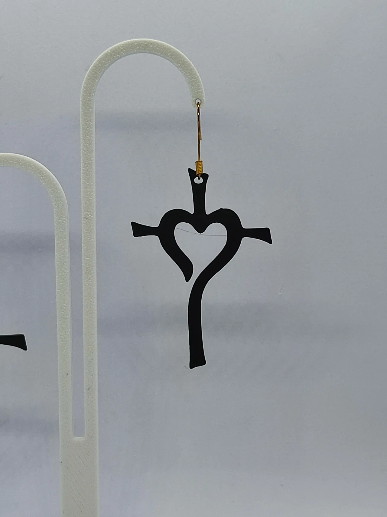 Aretes Corazón Crucial view 4