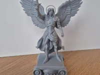Figurine d'ange à l'épée — photo 1