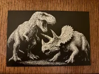 Duel de dinosaures - bas-relief bicolore — photo 5