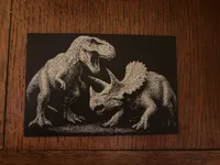 Duel de dinosaures - bas-relief bicolore — photo 1