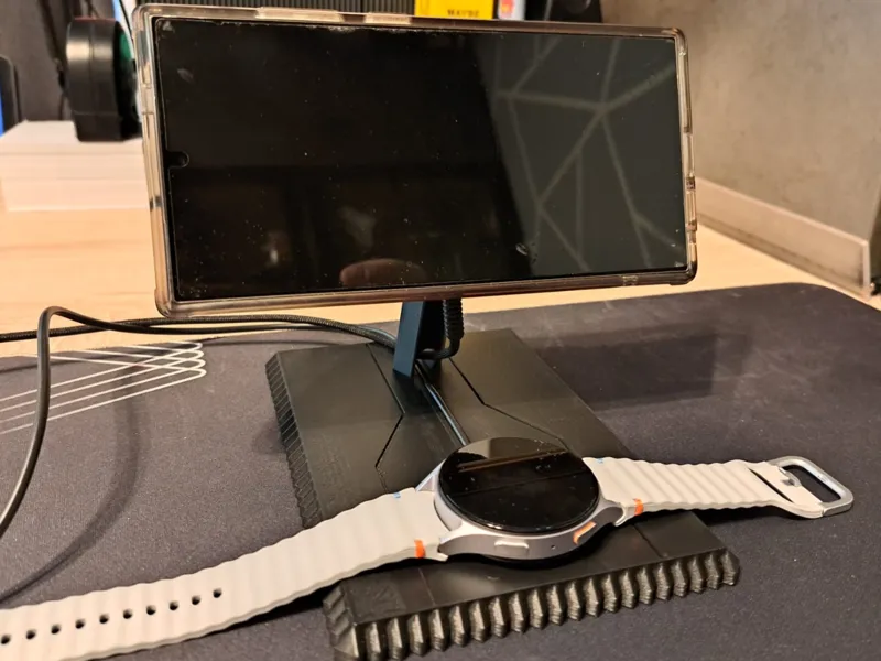 ESR Compatible - Galaxy Watch puc charger stand