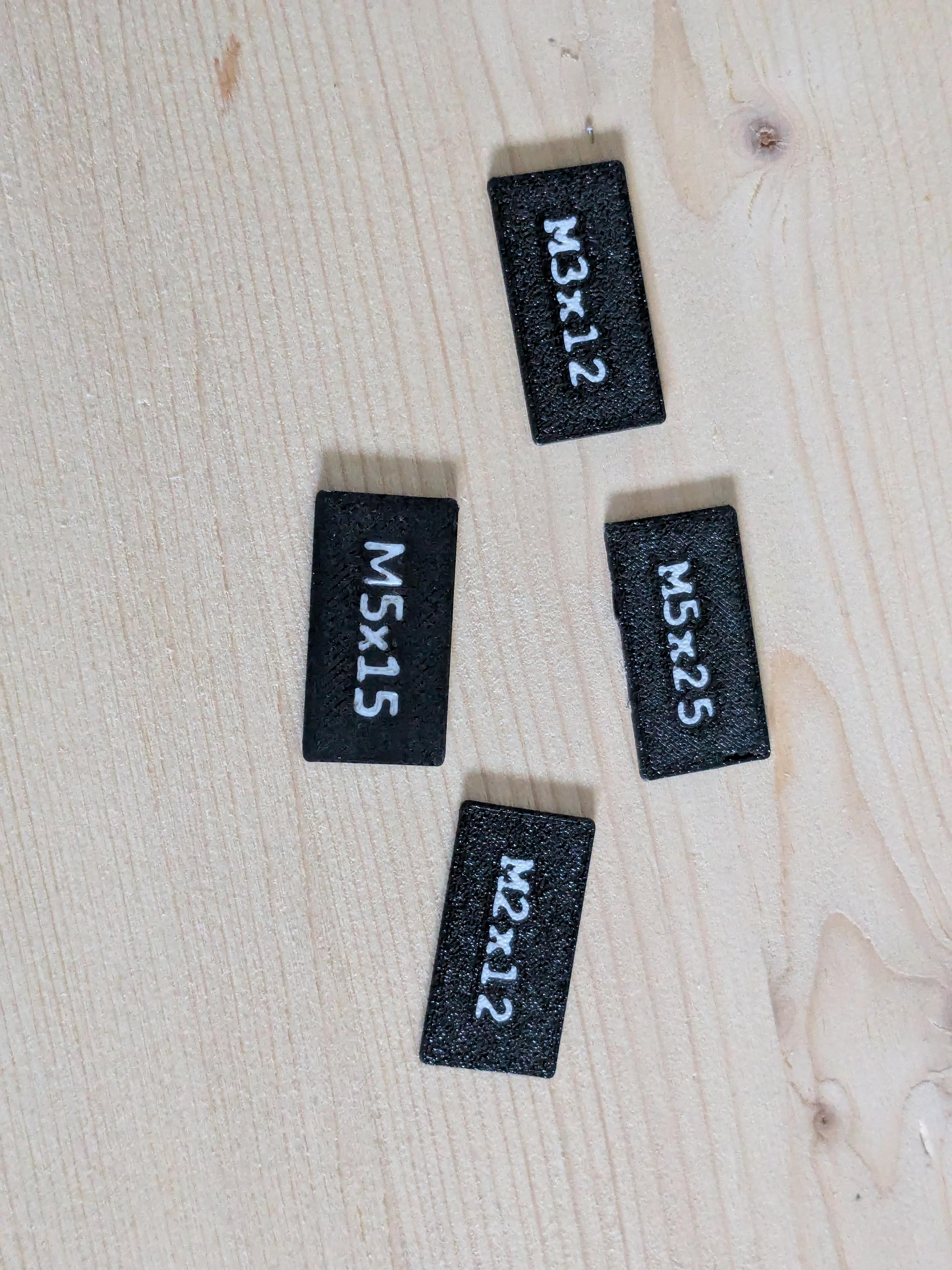 Miniatura 2 do modelo 3D Storage Box (print in place) with Labels