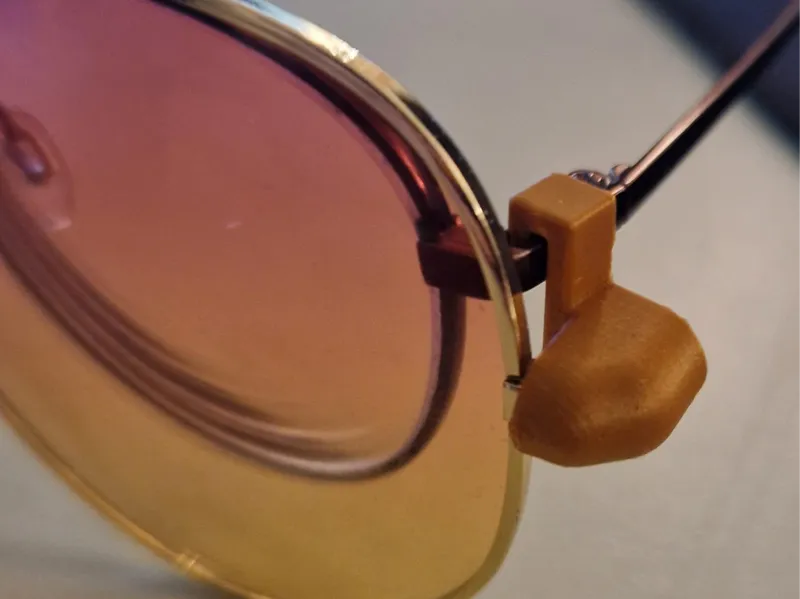 Sunglass clip for glasses