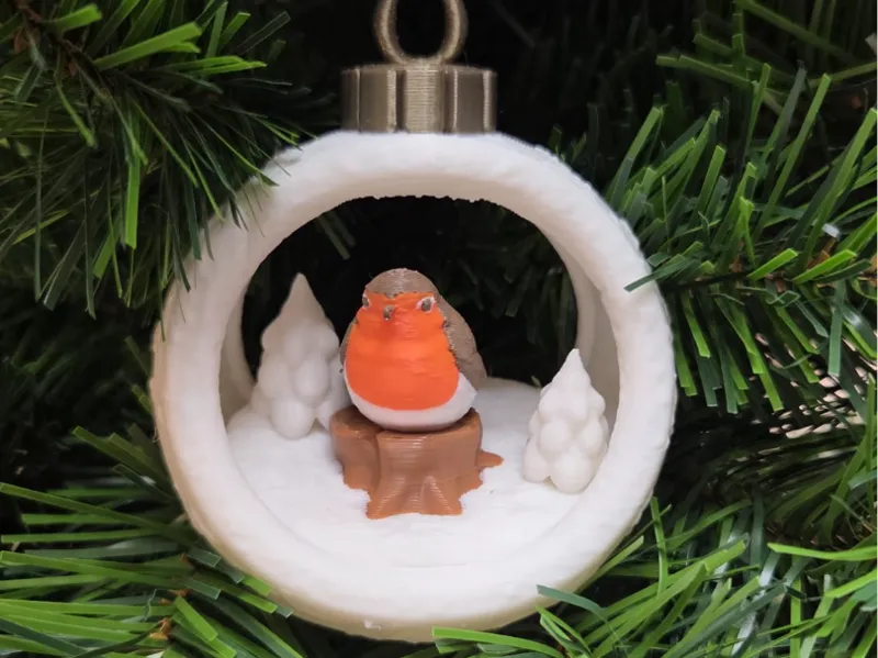 European robin Christmas Bauble