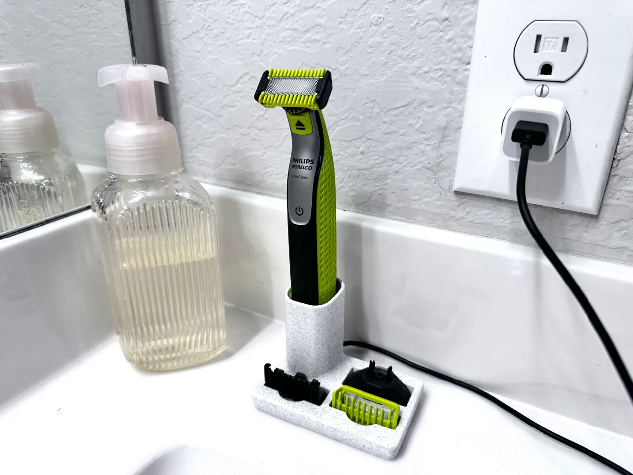 Philips Norelco OneBlade Stand (with attachments) view 2