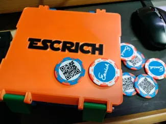 Caja y bandeja para Makerchips, "Tazos"