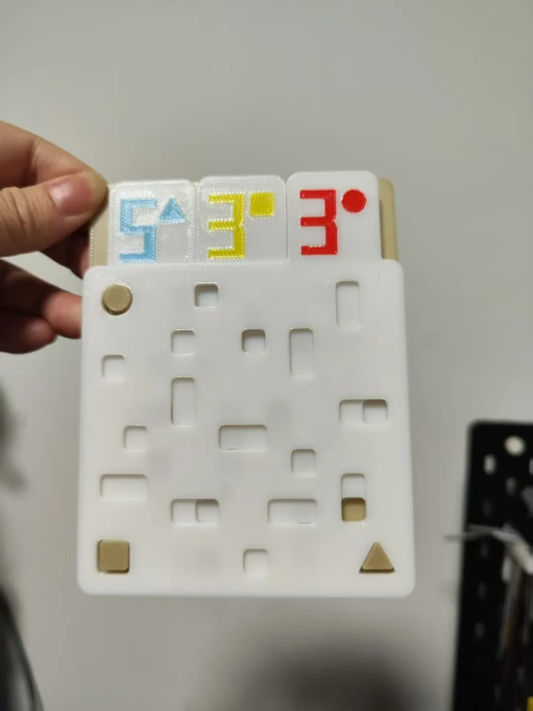 Miniatura 1 do modelo 3D 益智桌游图灵机穿孔卡牌