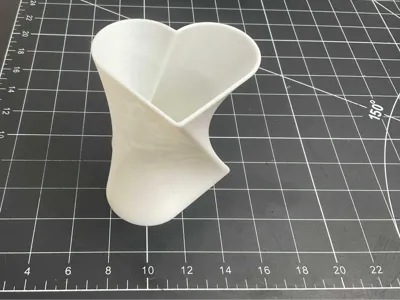 twisted heart pencil holder