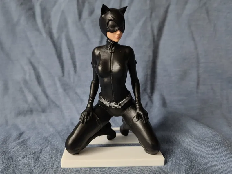 catwoman stealth pose- high detail display statue