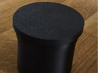 Universeller Becher mit verschraubbarem Deckel