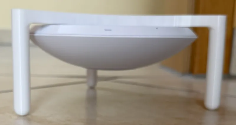 Hanging stand for Ubiquiti Unifi U7-LR