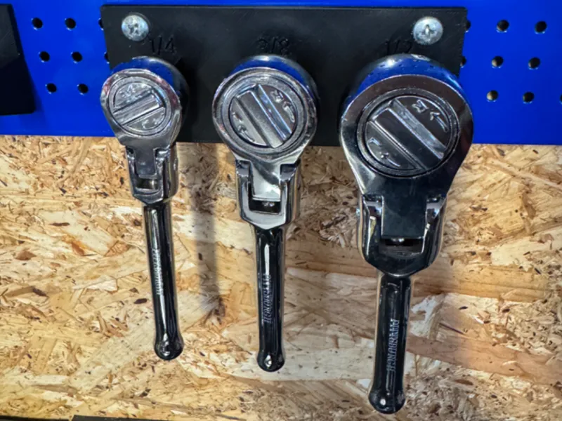 Ratchet handle hanger