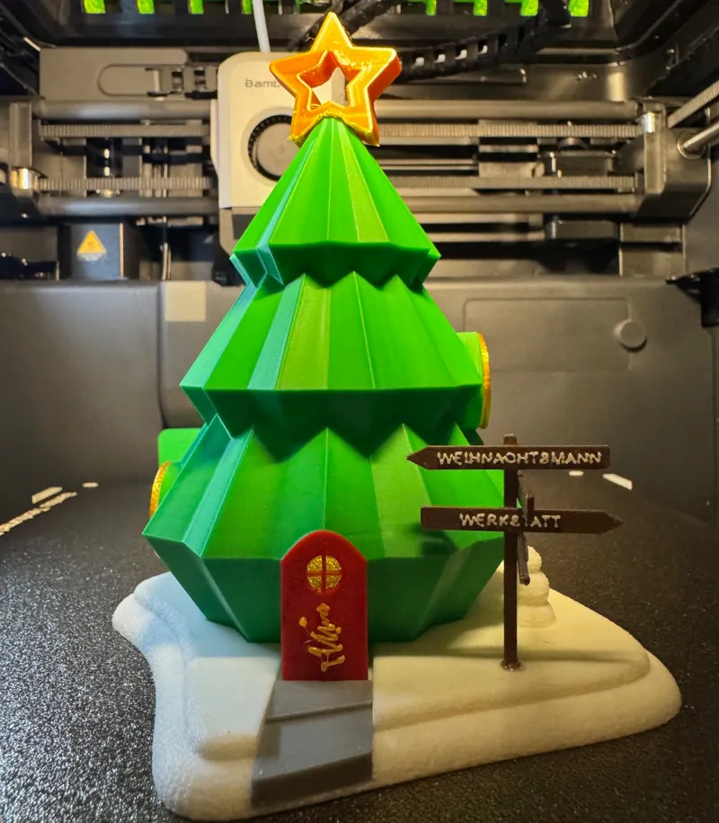 Elfenhaus im Weihnachtsbaum