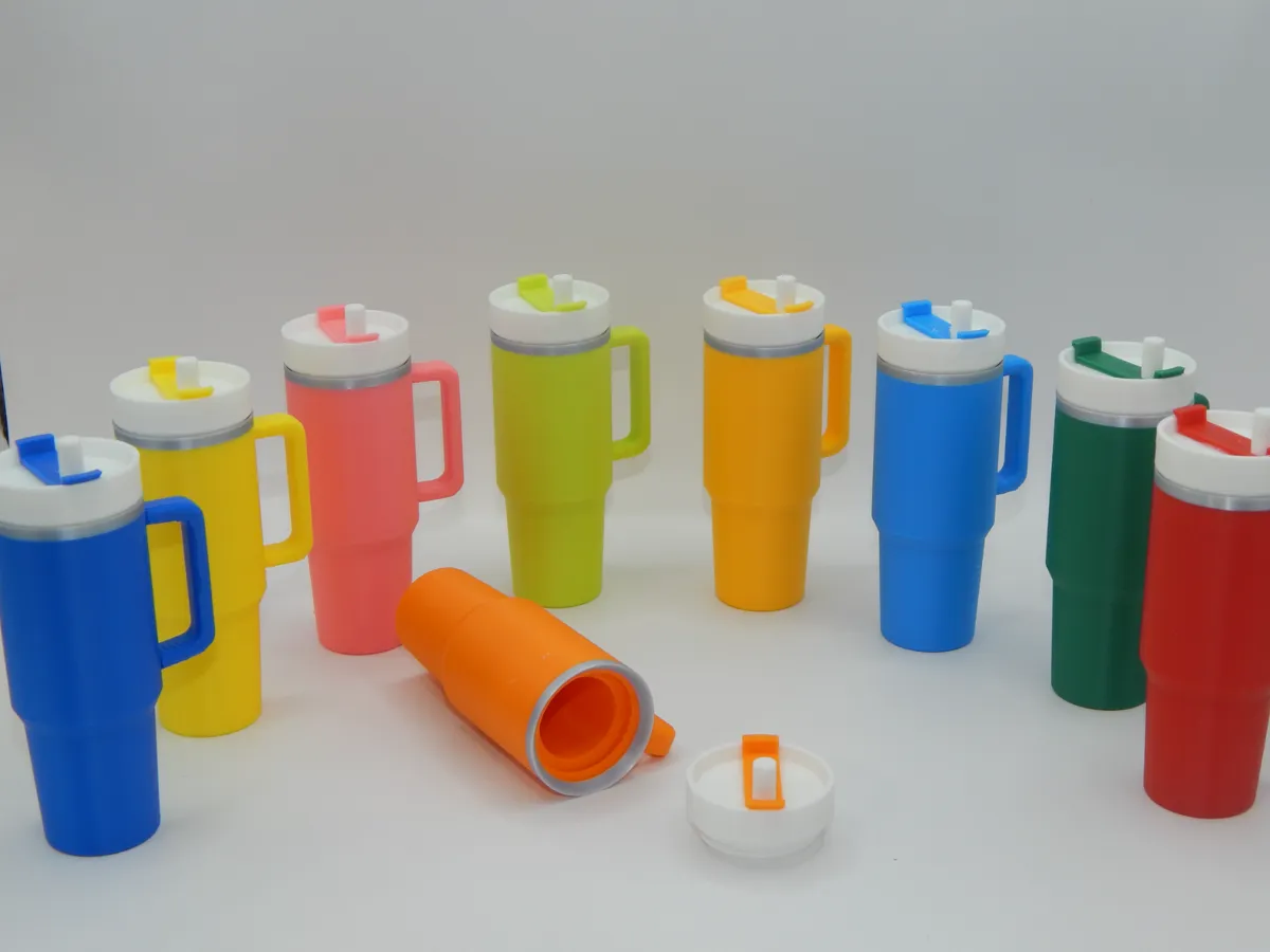 Tumbler Chapstick Holder Keychain by Owl Amazing Crafts MakerWorld: Download Free 3D Models - 3D model önizlemesi