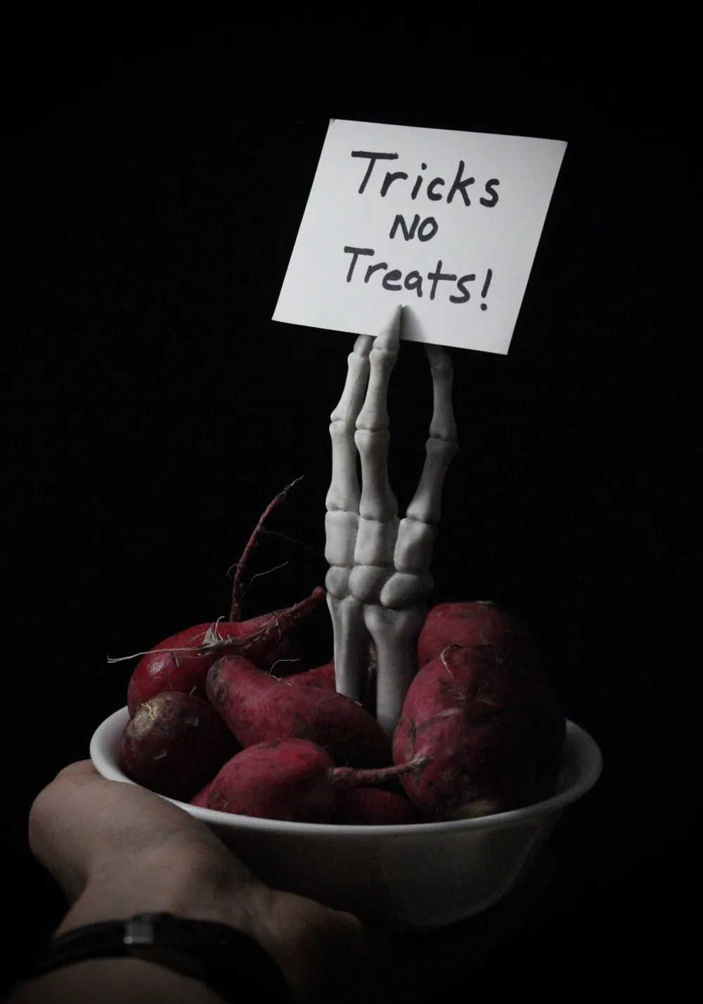 Skeleton hand Halloween candy note holder by Andrew Brown MakerWorld ...
