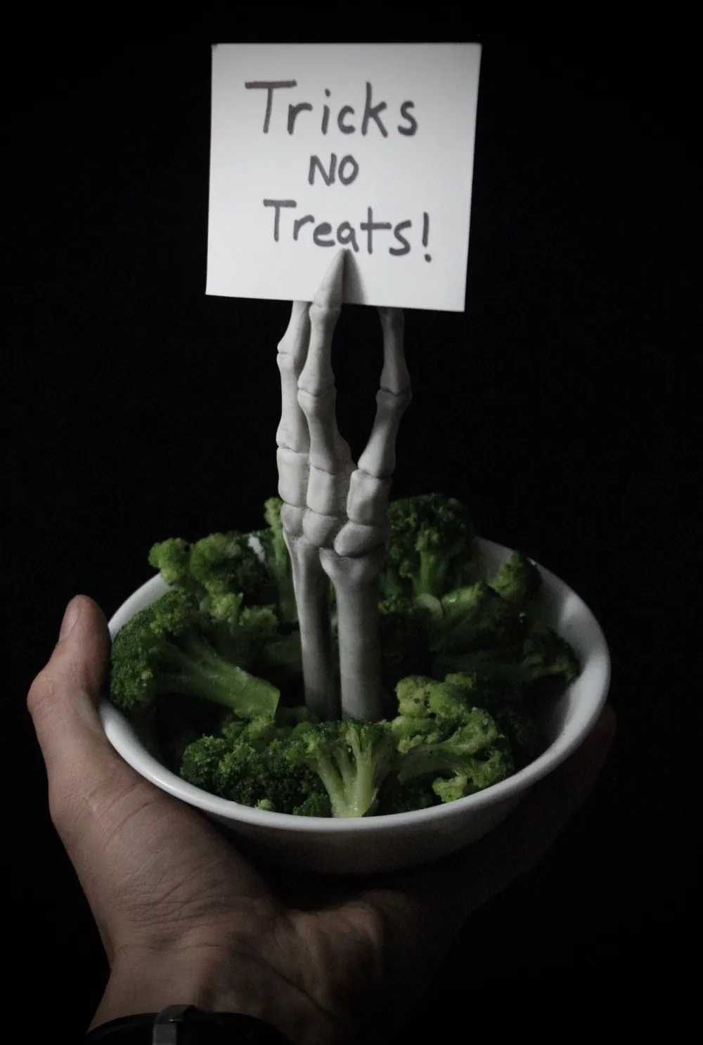 Skeleton hand Halloween candy note holder - Free 3D Print Model ...