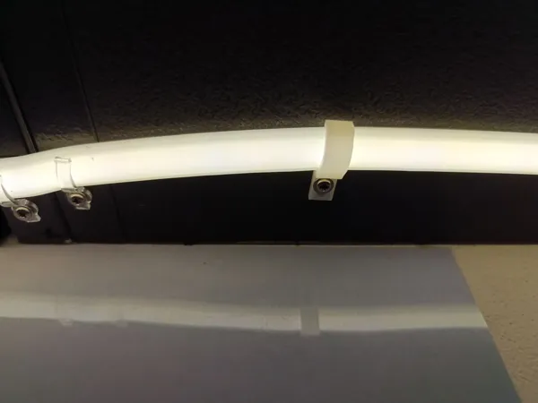 Clip de fixation pour ruban LED