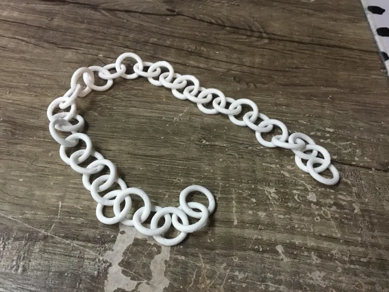 *LONG* extendable chain!