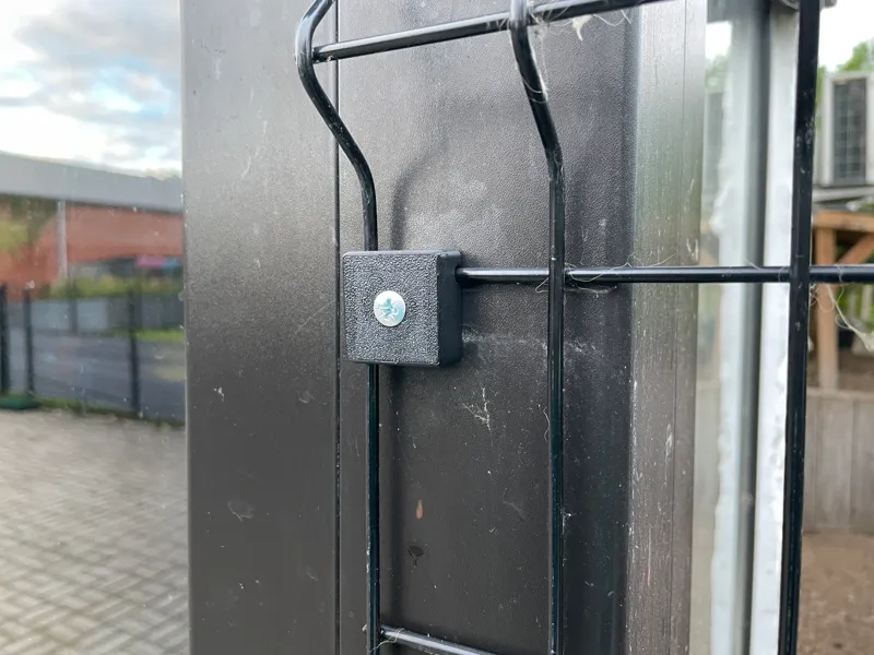 v-mesh wall clamp