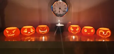 Pumpkin candle/ tealight holders (jack-o'-lantern)