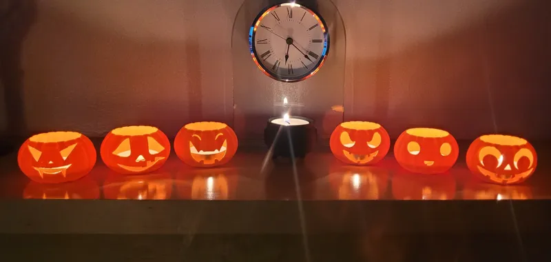 Pumpkin candle/ tealight holders (jack-o'-lantern)