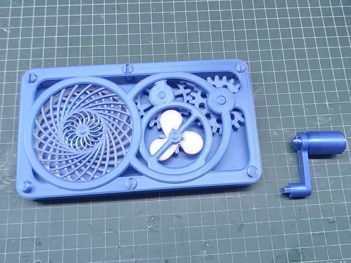 Miniatura 1 do modelo 3D 旋转齿轮 解压玩具 
