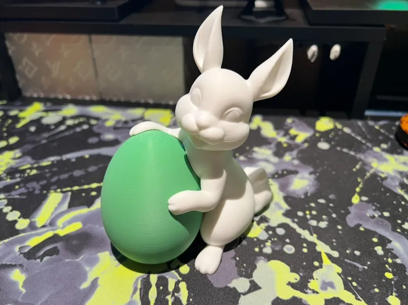 EASTER BUNNY HOLDING EGG (2parts)