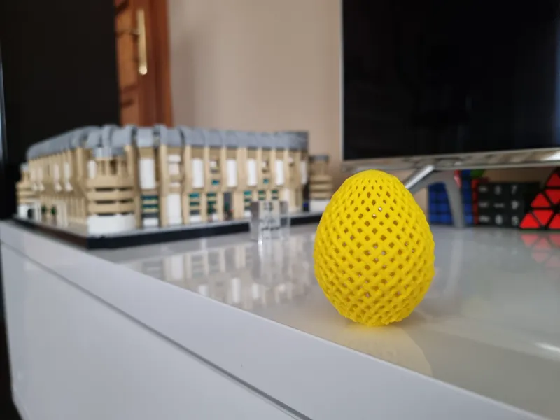 Woven decoration easter egg