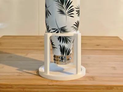 Water bottle drying rack with removable drip tray