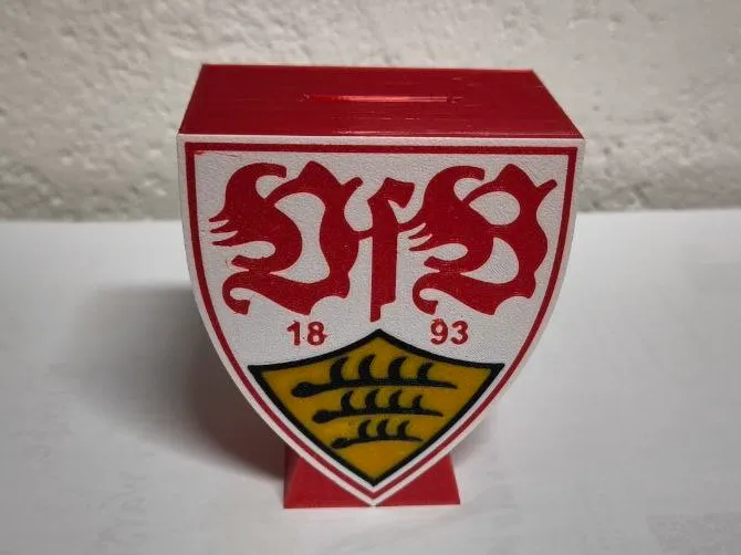 VfB-Spardose im Pokalformat