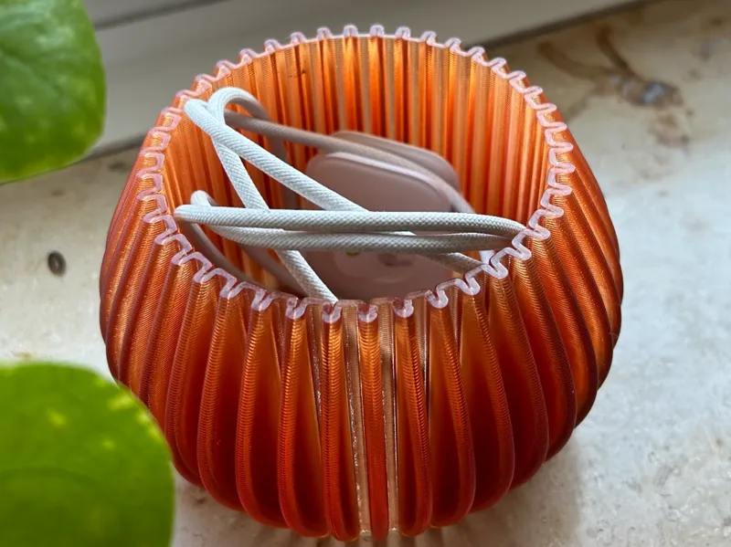 Strong modern semi-transparent pot / vide-poche 