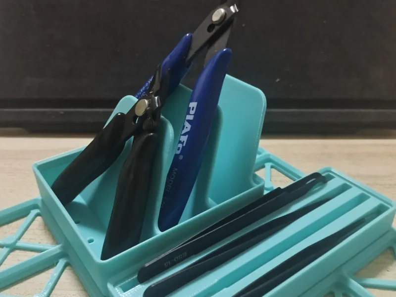 2 x 2 Gridfinity Nippers Rack with Pin