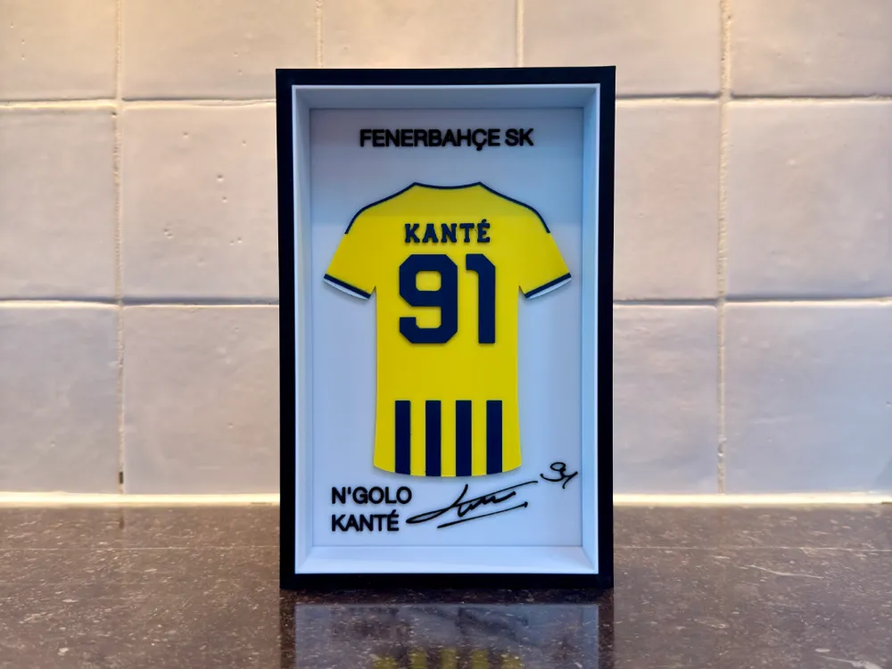 Marco decorativo: N'Golo Kanté - Fenerbahçe - Jersey Frame. Referencia del modelo original.