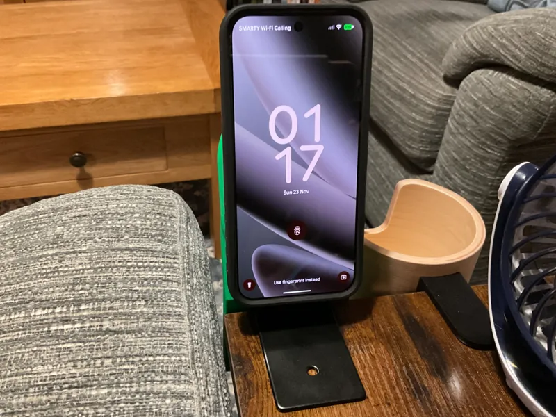 Pixelsnap charger table mount