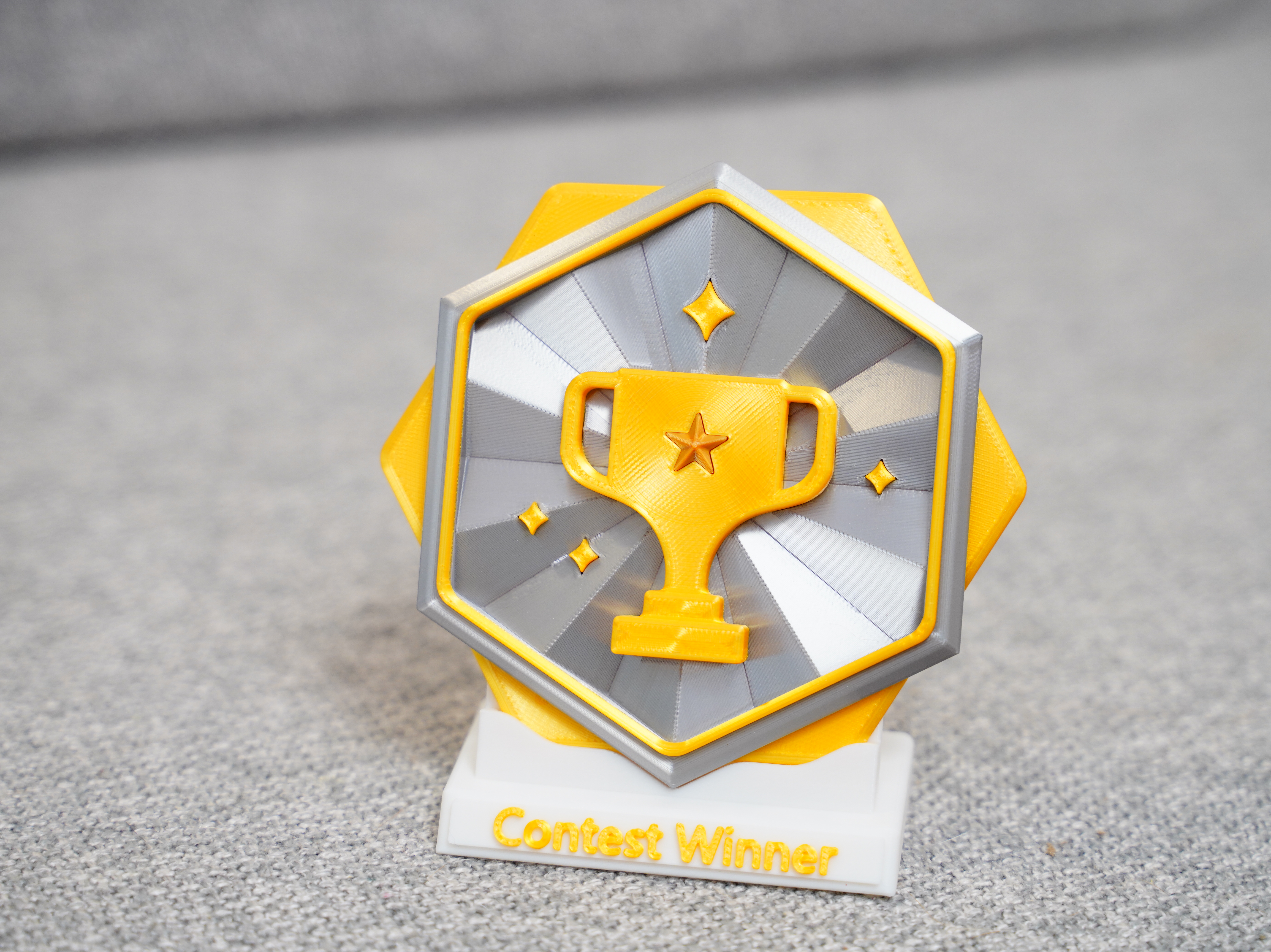Miniatura 3 do modelo 3D Maker World 竞赛优胜奖奖章 分色分件打印 带底座 免AMS