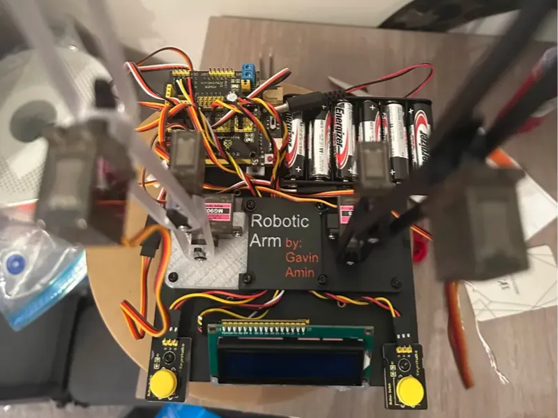 robotic arm made with 3 mg90s servos