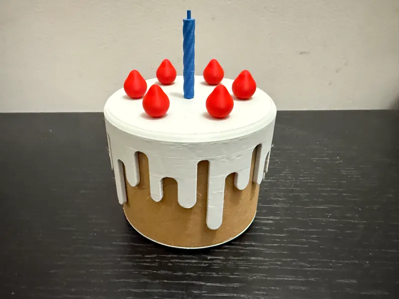 Reusing Cardboard Spools: Toy Cake