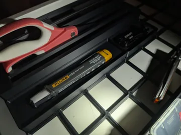 Modelo para impresión 3D: Fluke LVD-2 Volt Light Gridfinity — vista de referencia 4