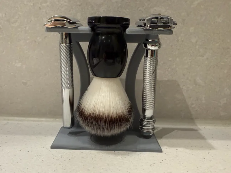 Double edge safety razor and brush holder